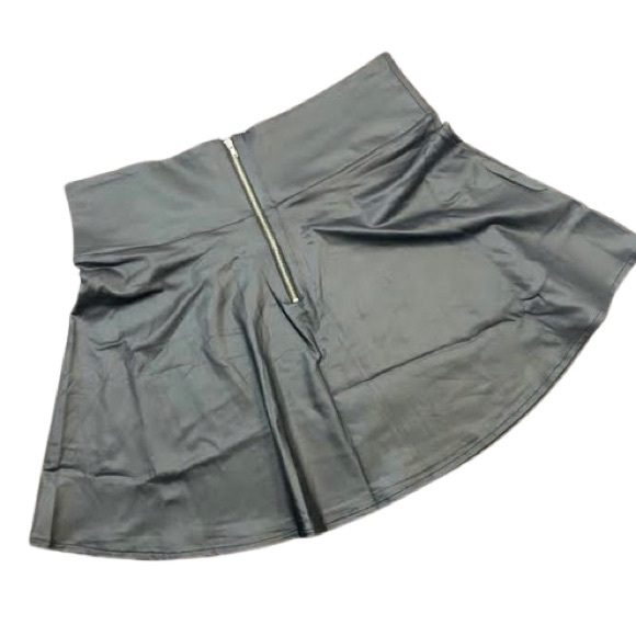 Pleather Skater Skirt Forever 21 - Picture 7 of 13